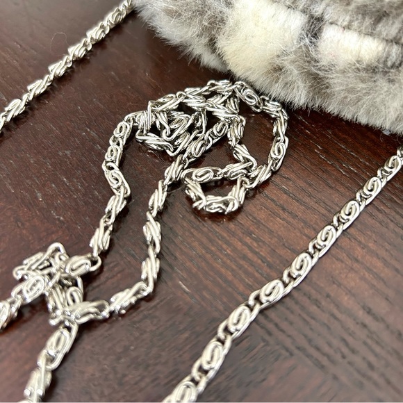 Adorable Faux Fur Mini Handbag Purse Asymmetrical Handle Silver Hardware Clean - Picture 8 of 15